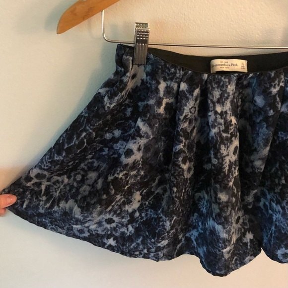 Abercrombie Blue Floral Flowy Shorts Size XS - Picture 4 of 9